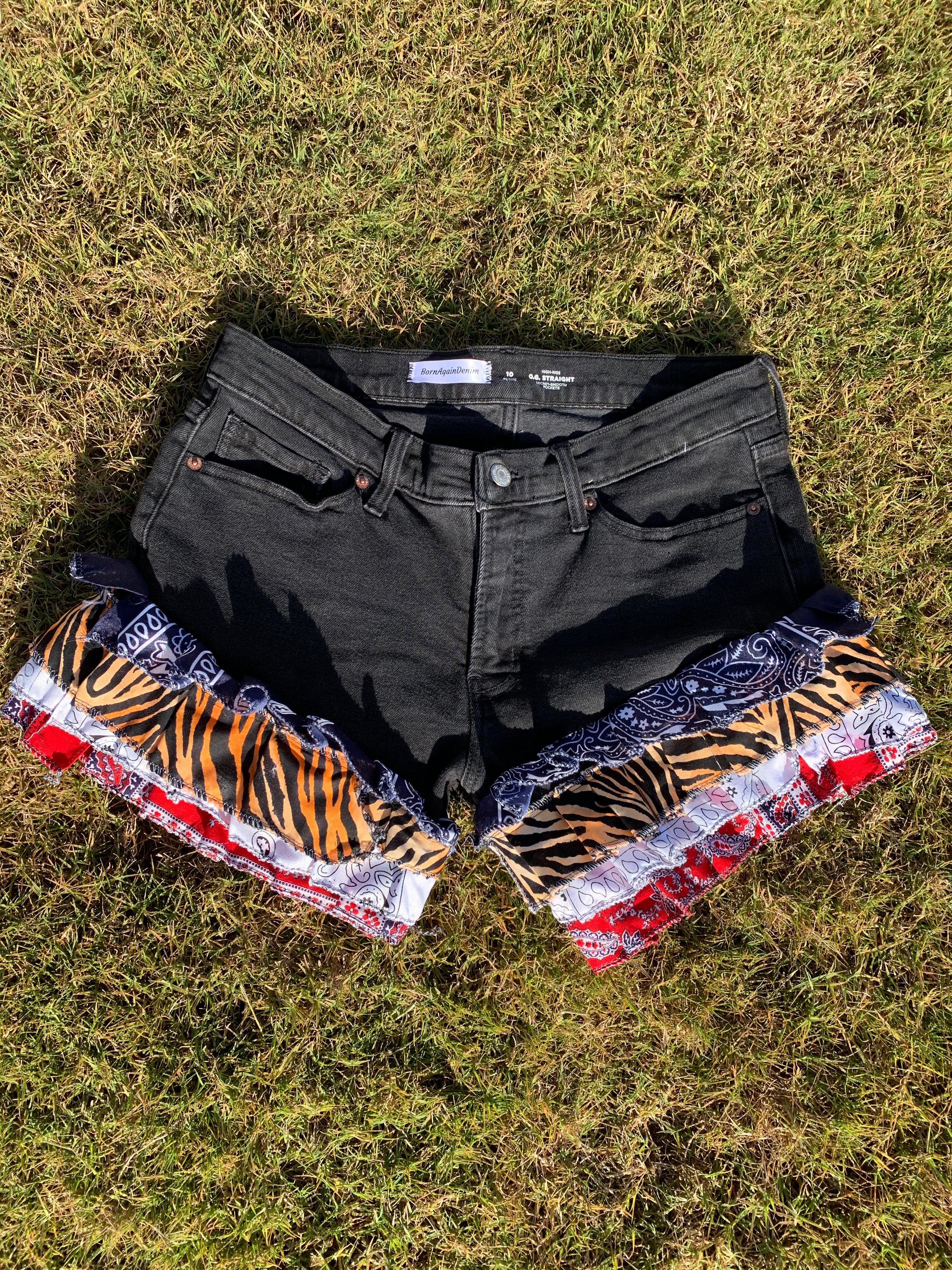Tiger ruffled shorts